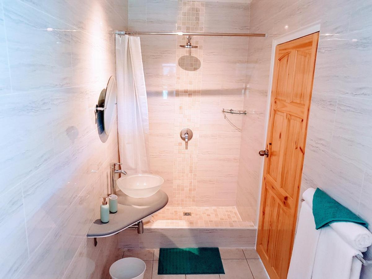 Ferienwohnung Rose Self Catering Beau Vallon  Exterior foto
